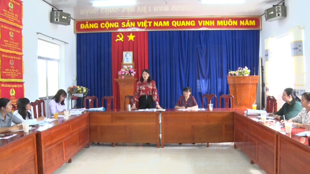 Hội Liên hiệp phụ nữ tỉnh An Giang kiểm tra việc sử dụng nguồn vốn vay ủy thác từ Ngân hàng chính sách xã hội huyện Phú Tân