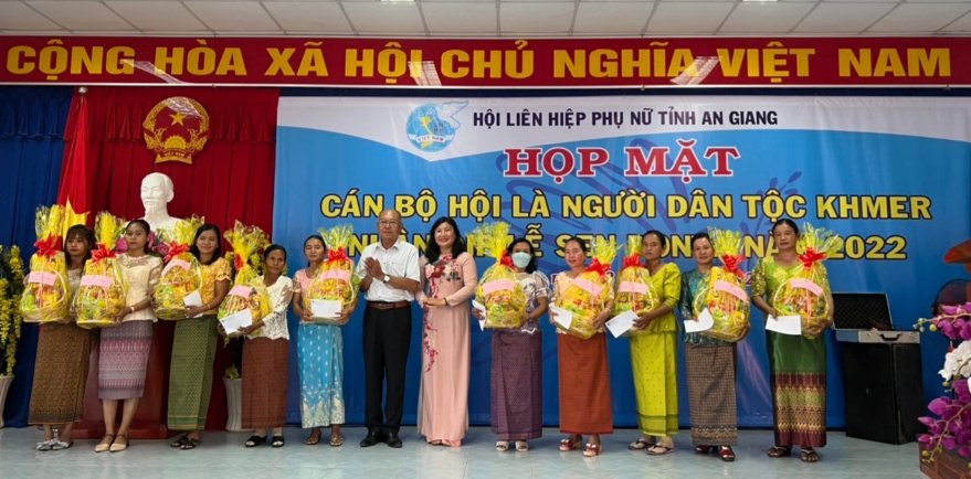 An Giang họp mặt cán bộ Hội Phụ nữ đồng bào dân tộc Khmer nhân dịp lễ Sen Dolta năm 2022