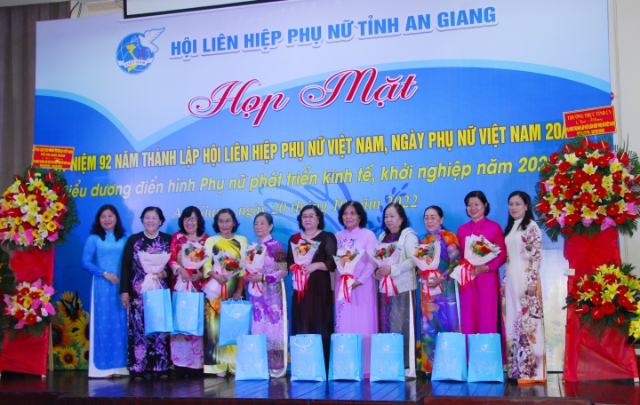 Hội Liên hiệp phụ nữ tỉnh An Giang họp mặt kỷ niệm 92 năm thành lập Hội Liên hiệp phụ nữ Việt Nam