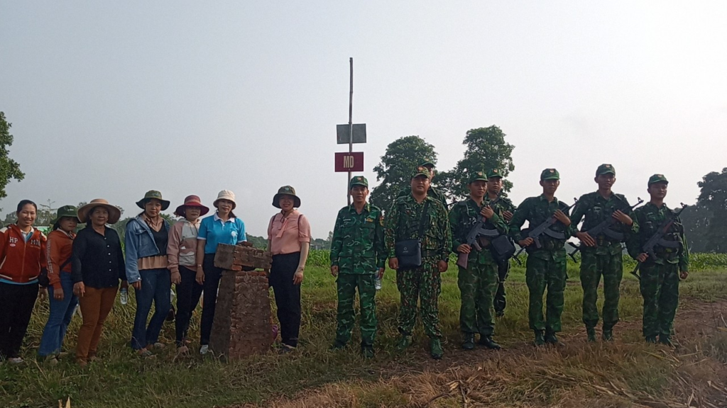 Hội Liên hiệp Phụ nữ xã Phú Hữu, huyện An Phú thực hiện hiệu quả mô hình “Tổ phụ nữ tham gia tự quản đường biên, cột mốc và giữ gìn an ninh trật tự xóm ấp”