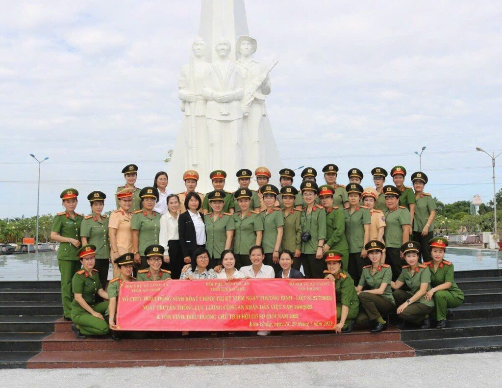 Hội Phụ nữ Công an tỉnh An Giang tổ chức sinh hoạt chính trị kỷ niệm 76 năm Ngày Thương binh – Liệt sĩ, 78 năm Ngày truyền thống lực lượng Công an nhân dân Việt Nam