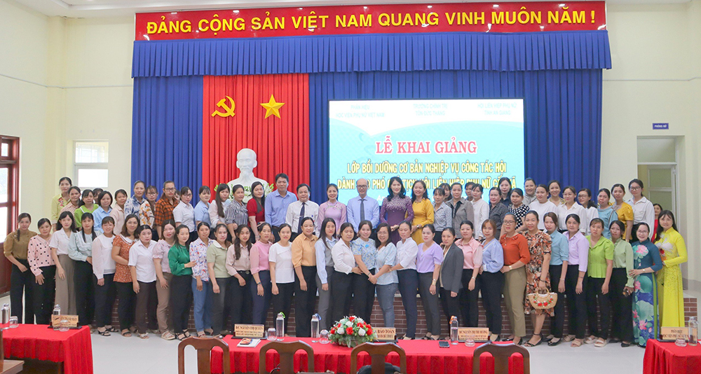 Khai giảng lớp bồi dưỡng cơ bản nghiệp vụ công tác hội phụ nữ năm 2024