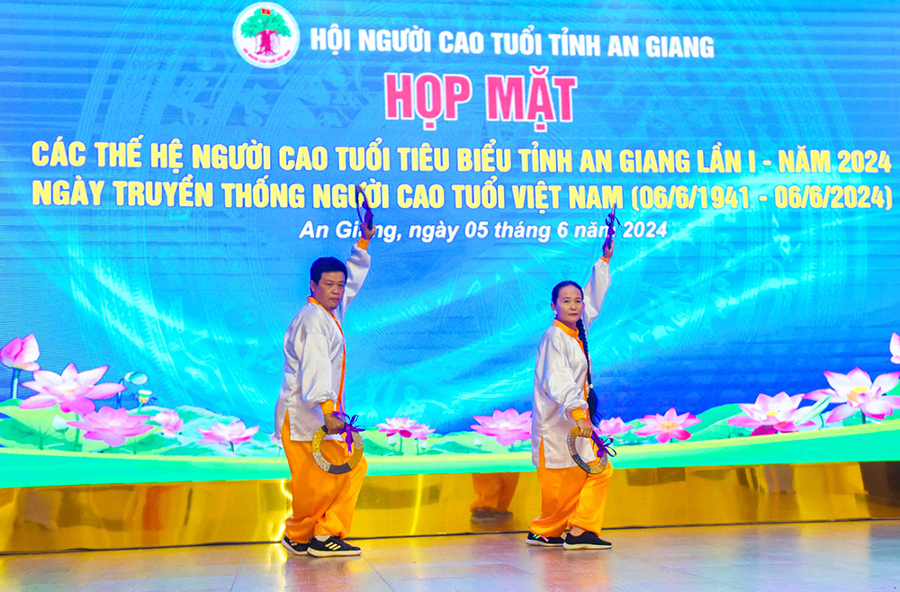 Họp mặt các thế hệ người cao tuổi tiêu biểu tỉnh An Giang