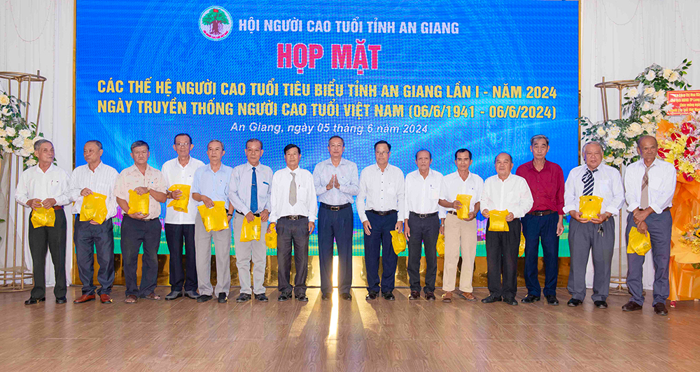 Họp mặt các thế hệ người cao tuổi tiêu biểu tỉnh An Giang