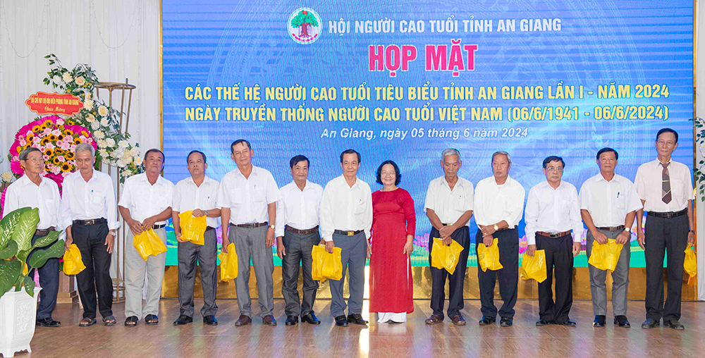 Họp mặt các thế hệ người cao tuổi tiêu biểu tỉnh An Giang