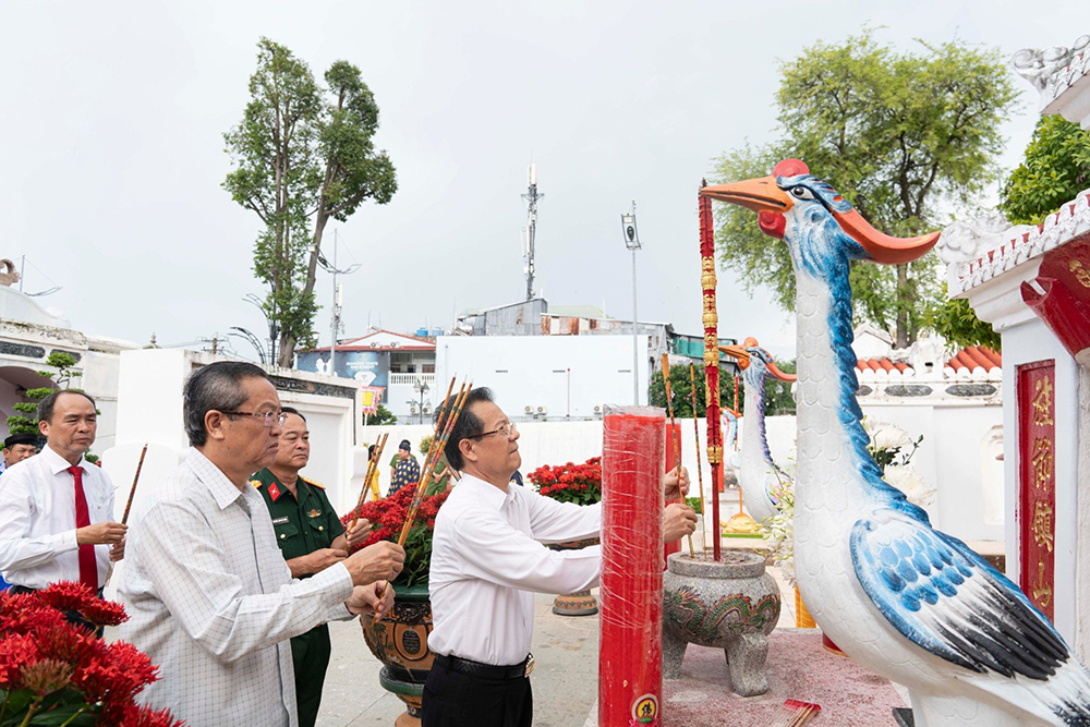 Lãnh đạo tỉnh An Giang dâng hương tại lăng Thoại Ngọc Hầu