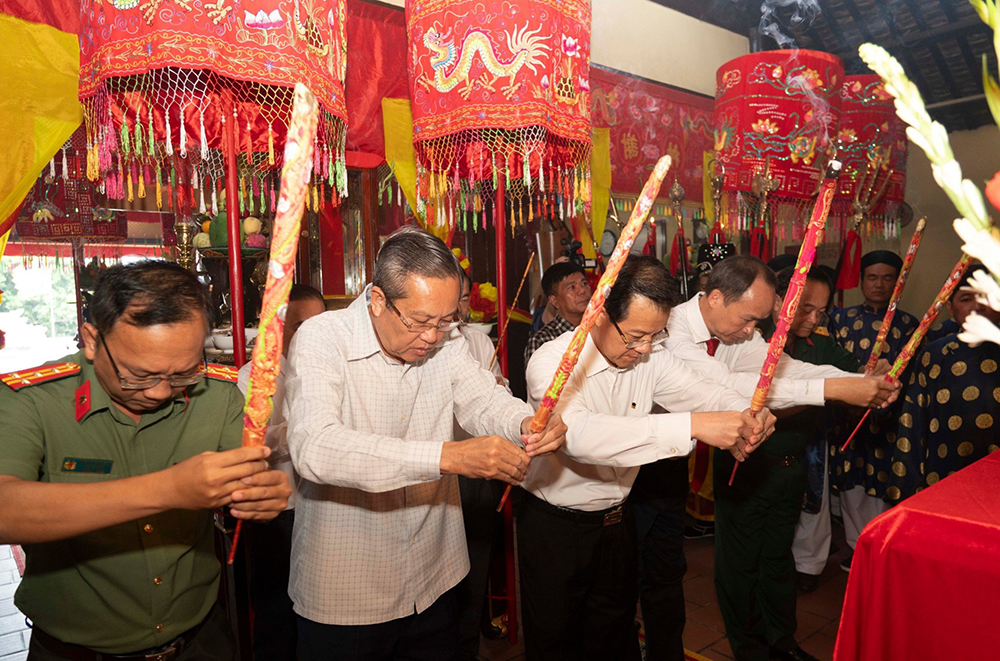 Lãnh đạo tỉnh An Giang dâng hương tại lăng Thoại Ngọc Hầu