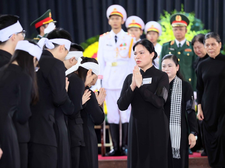 Đoàn đại biểu các tầng lớp phụ nữ kính viếng Tổng Bí thư Nguyễn Phú Trọng- Ảnh 2.