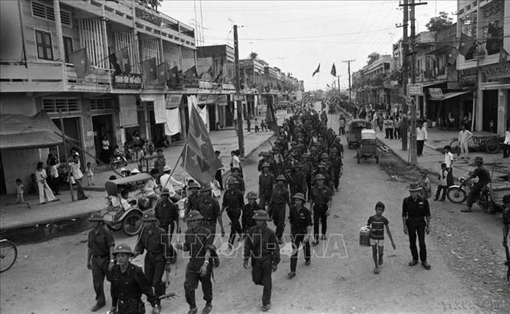 ổng tiến công và nổi dậy mùa Xuân 1975 - Ảnh 10.