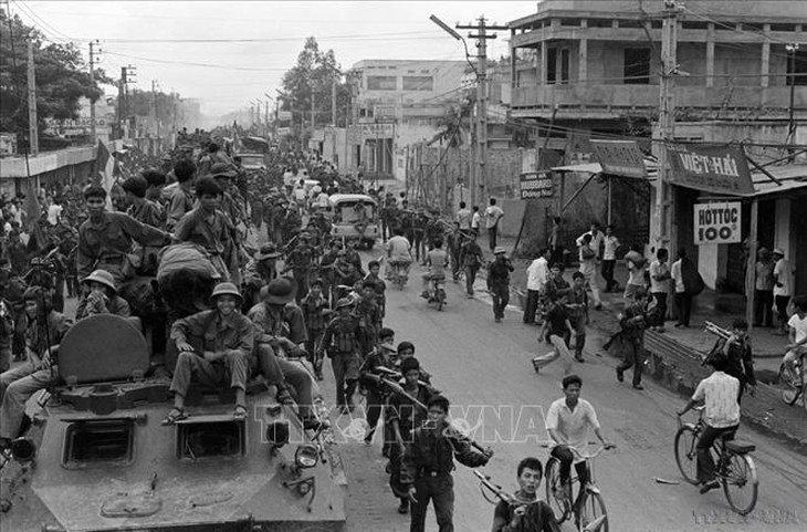 ổng tiến công và nổi dậy mùa Xuân 1975 - Ảnh 13.
