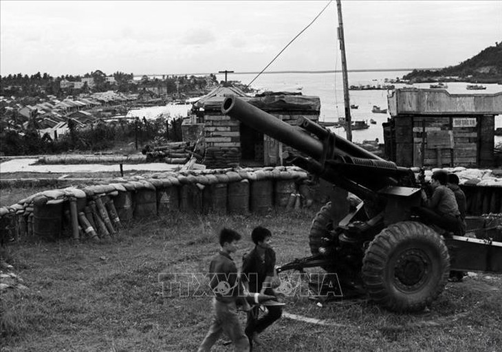ổng tiến công và nổi dậy mùa Xuân 1975 - Ảnh 23.