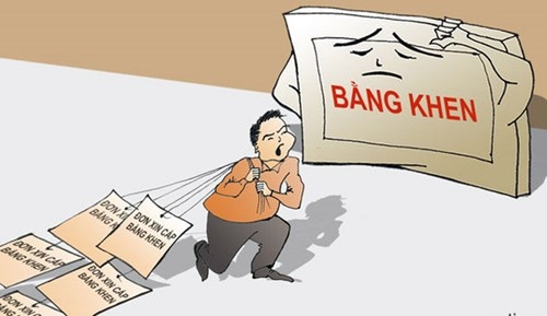 Nhìn thẳng - Nói thật: Khen “chay”