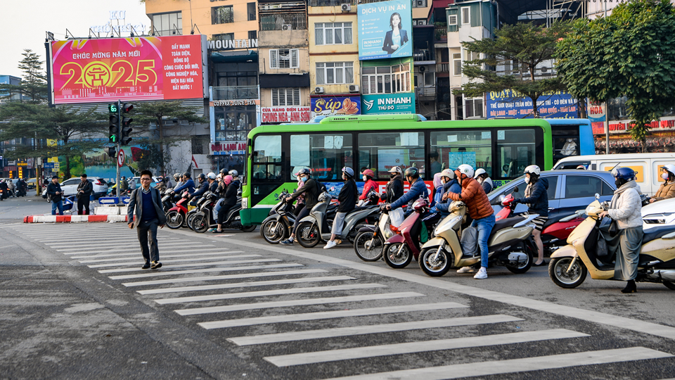 Sau khi triển khai Luật Trật tự, an toàn giao thông đường bộ và Nghị định 168/CP, các hành vi vi phạm luật giao thông đã giảm mạnh, ý thức người dân được nâng cao.