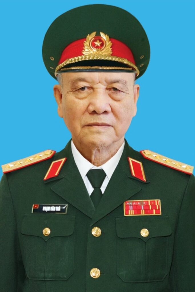 “Tầm cao trí tuệ và trách nhiệm của Đảng đối với đất nước, dân tộc”