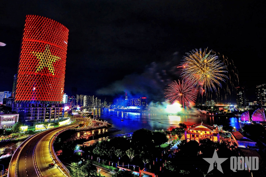 “Tôi vẫn nhớ, bầu trời hôm ấy nở rộ hoa chiến thắng...”