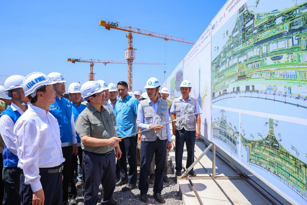 Kiên định đường lối đổi mới, đẩy mạnh toàn diện và đồng bộ công cuộc đổi mới, hướng tới xây dựng đất nước phát triển nhanh và bền vững